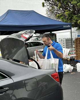 Israeli Consulate Attends Federation’s Food Drive