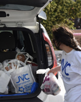 Volunteer at the Kosher Food Distribution Drive-Thru