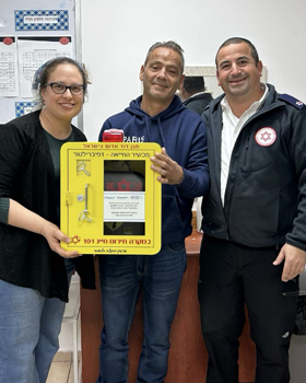 Federation Funds Eight Public-Access Defibrillators for Yerucham