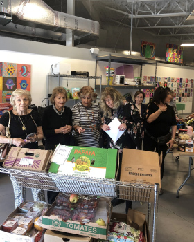 Women’s Philanthropy Visits Kosher Food Bank